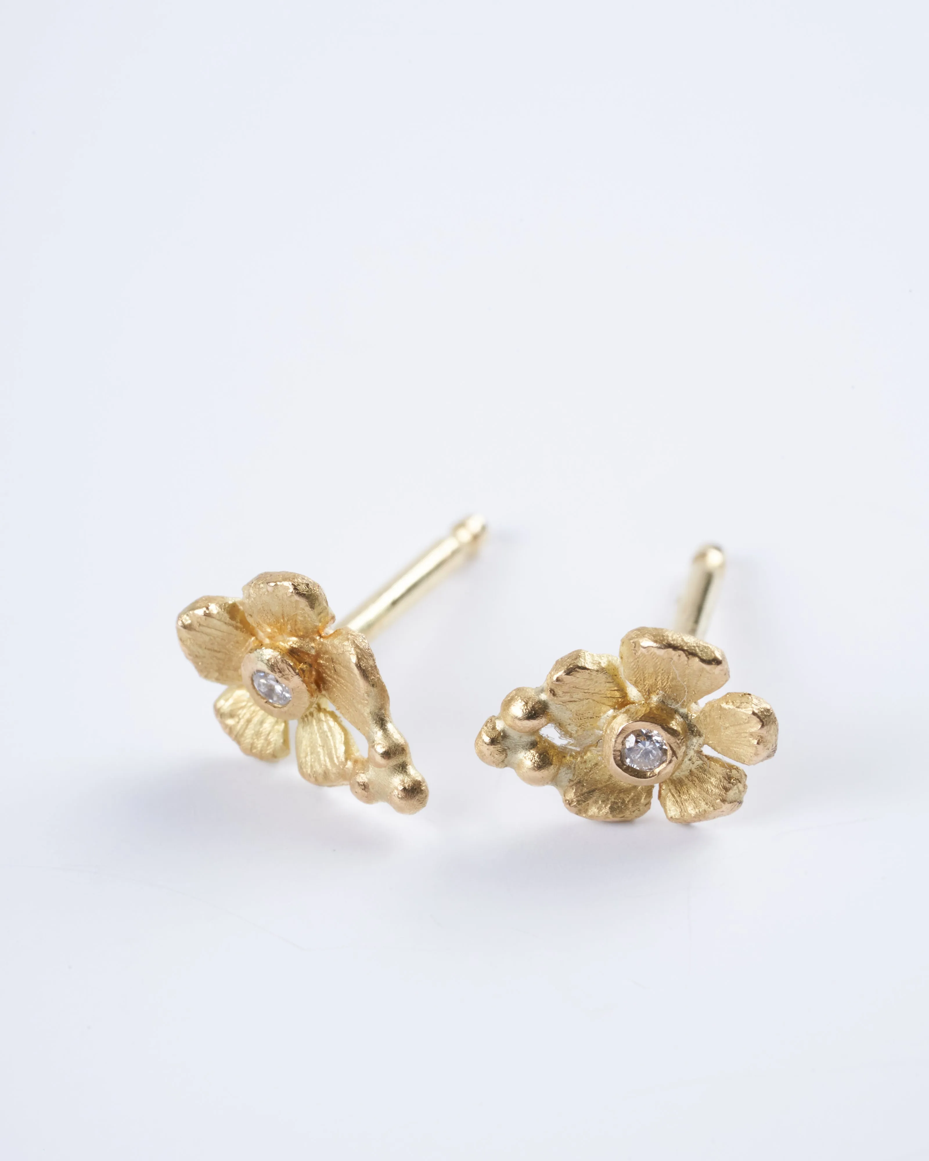 18k yellow gold earrings with white diamonds - gold