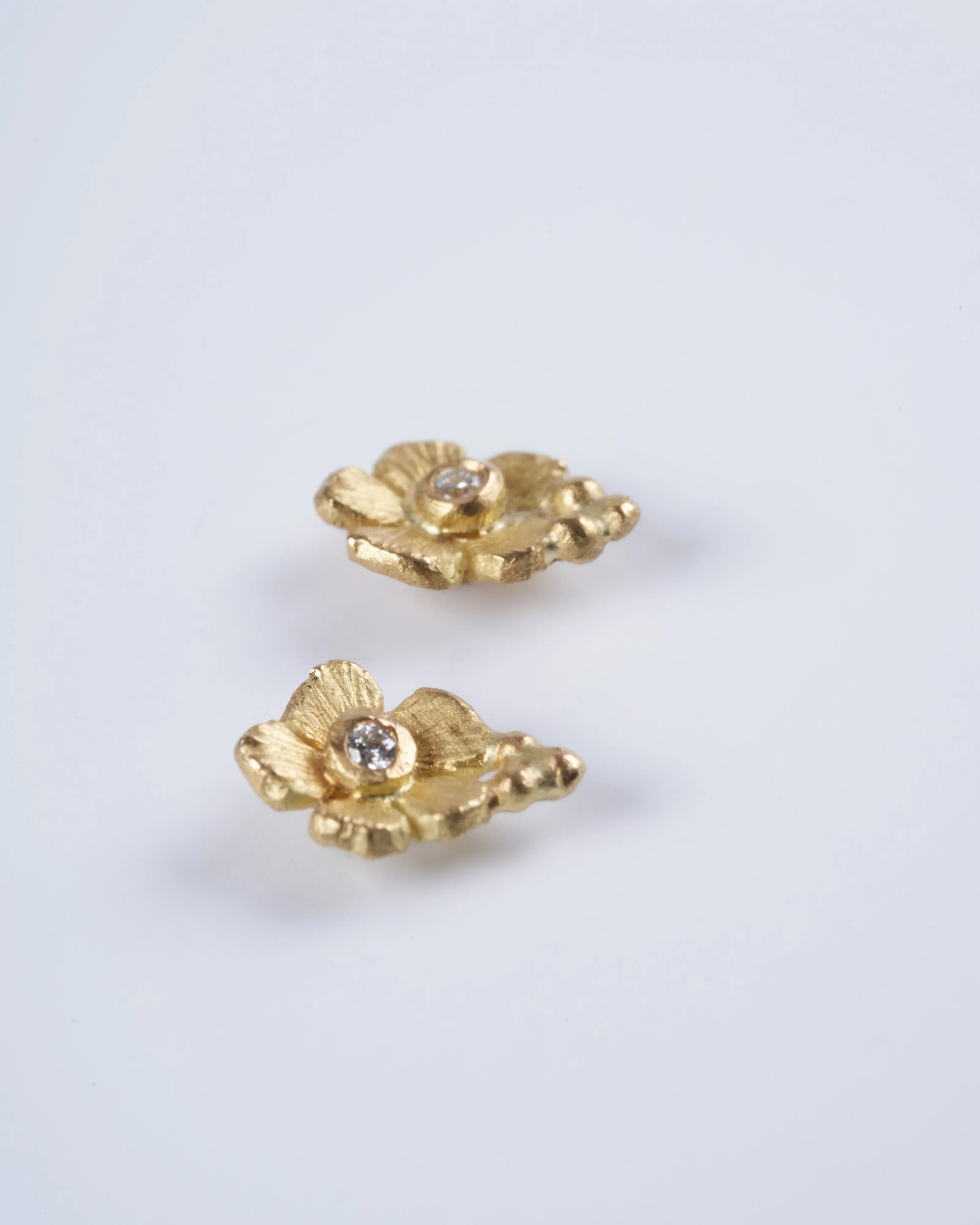 18k yellow gold earrings with white diamonds - gold