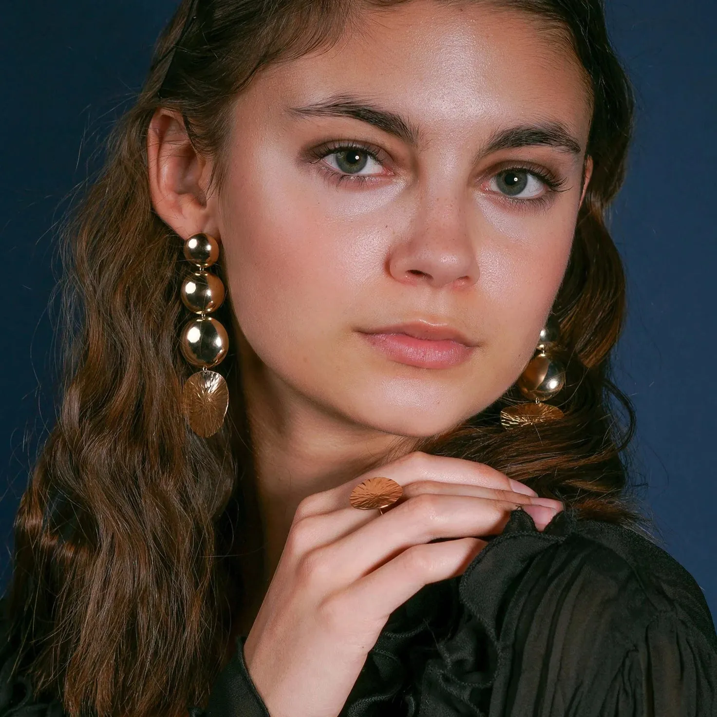 DISC & LOTUS BLOOM STATEMENT EARRING