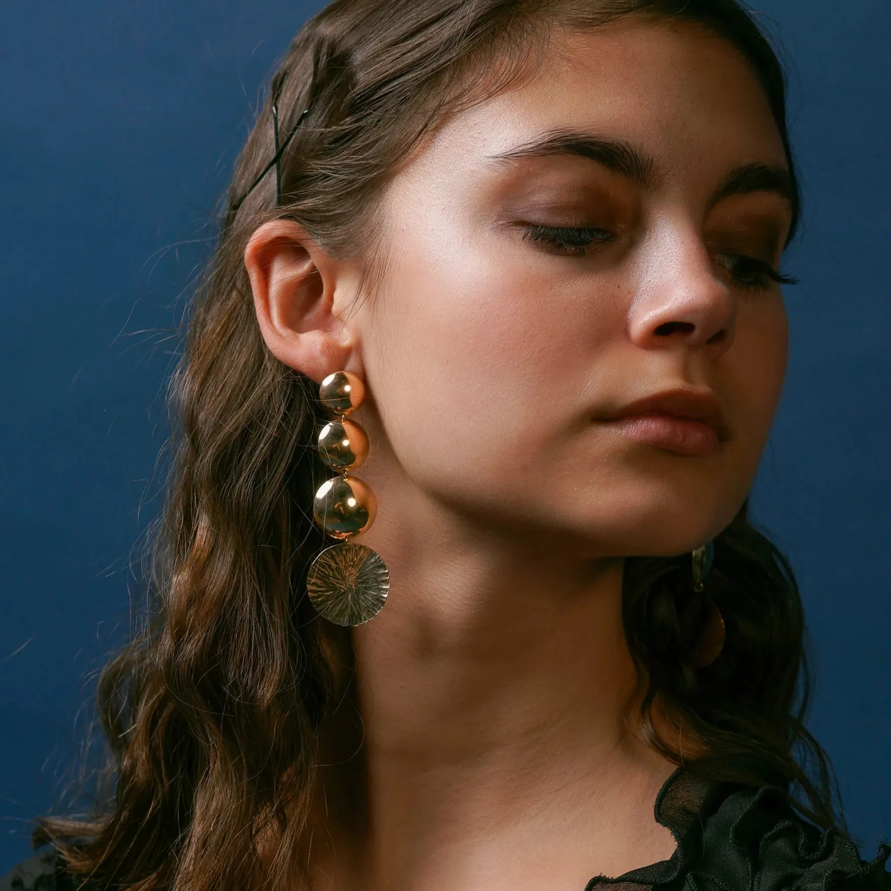 DISC & LOTUS BLOOM STATEMENT EARRING