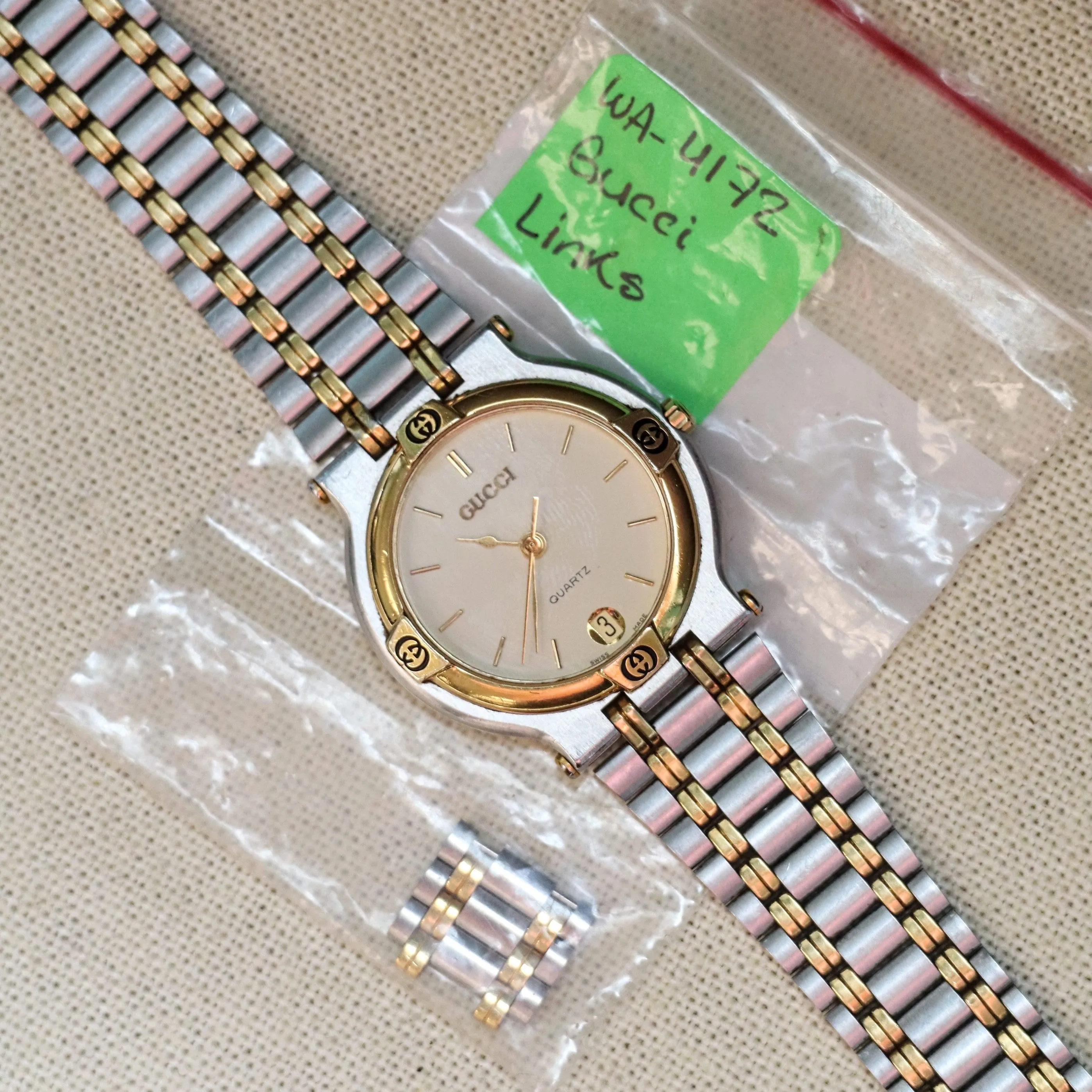 GUCCI 9000M Watch Date Indicator Two-Tone Case & Bracelet Swiss Made Quartz Wristwatch