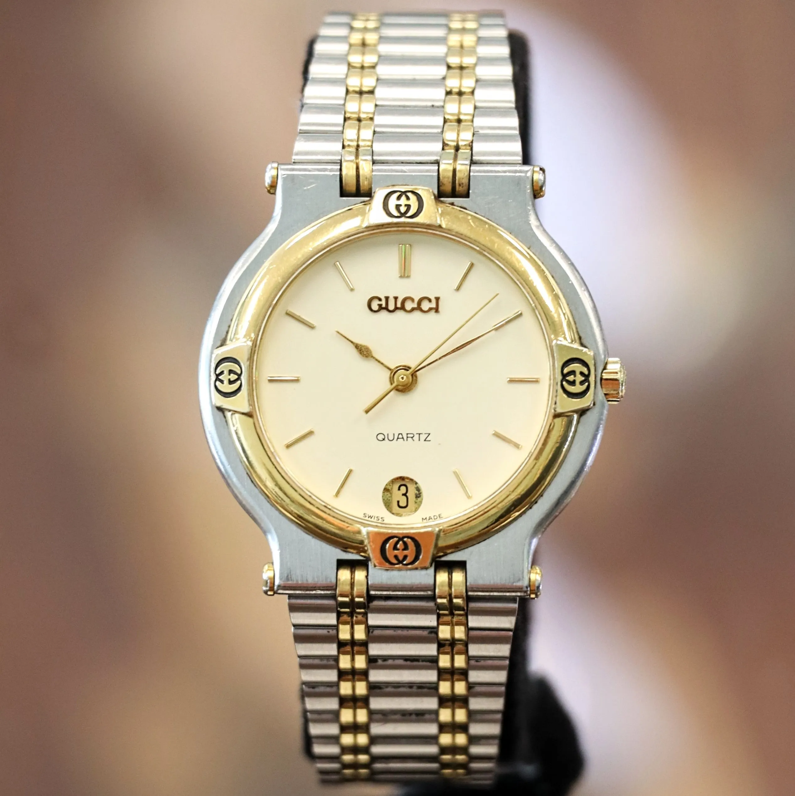 GUCCI 9000M Watch Date Indicator Two-Tone Case & Bracelet Swiss Made Quartz Wristwatch