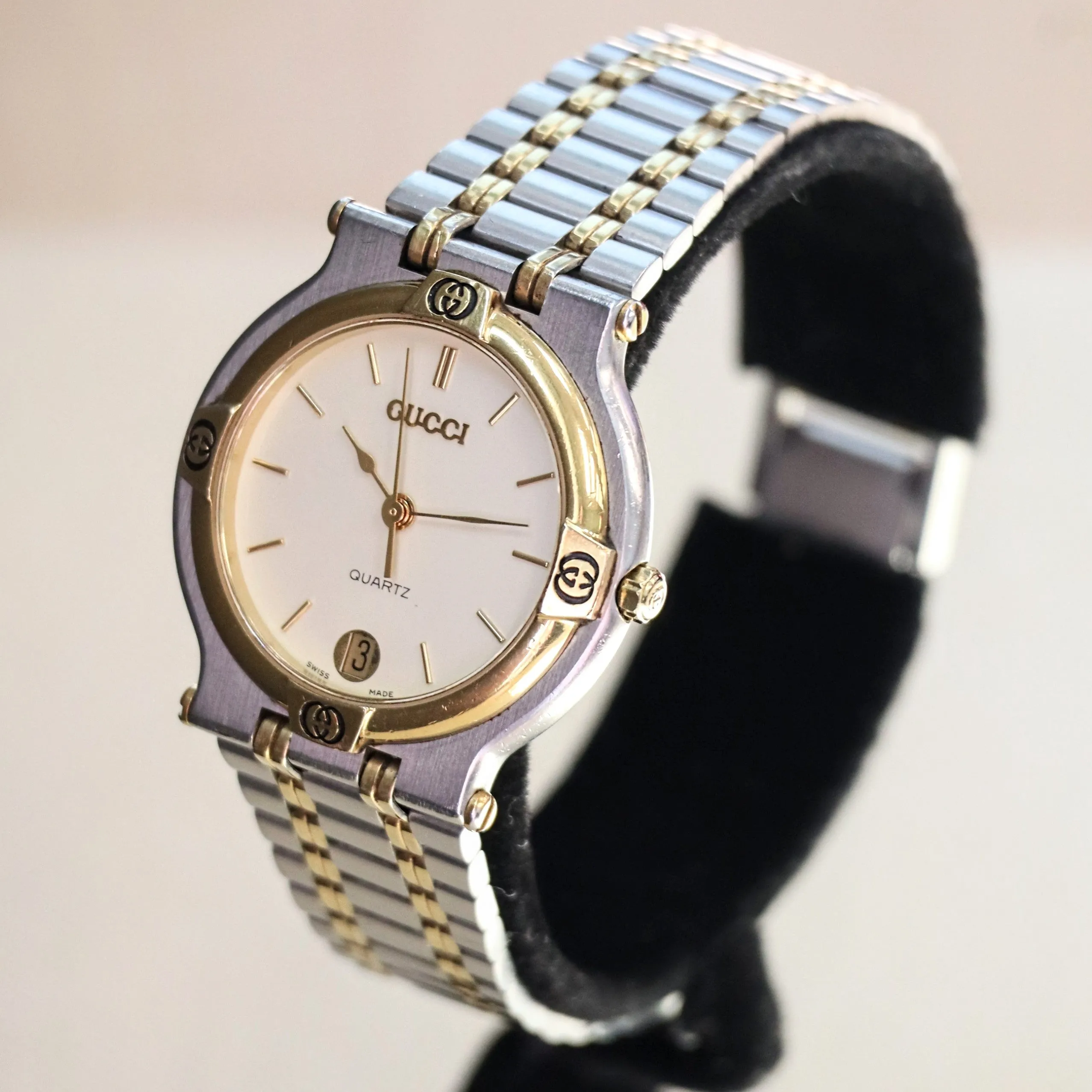 GUCCI 9000M Watch Date Indicator Two-Tone Case & Bracelet Swiss Made Quartz Wristwatch