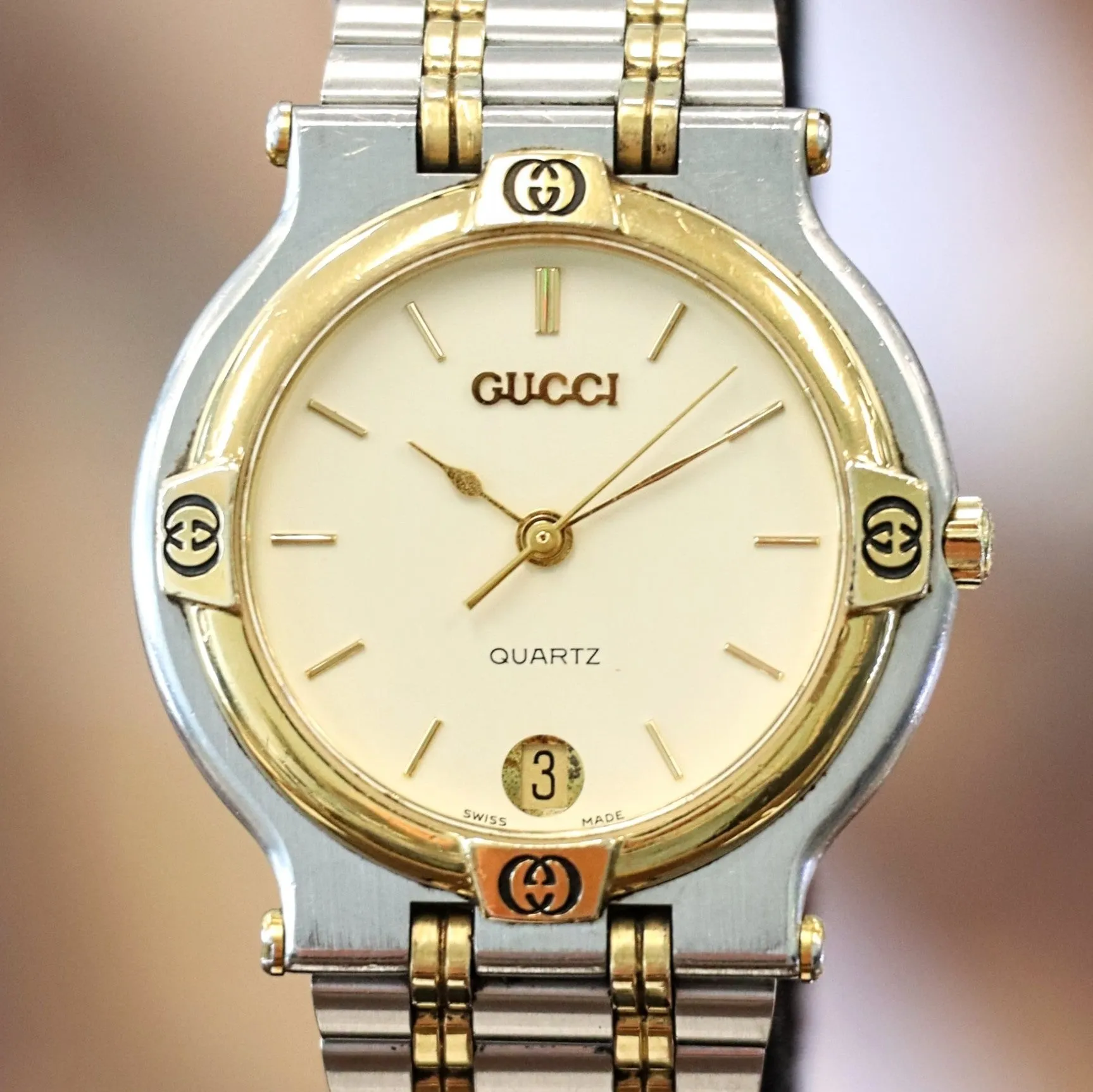 GUCCI 9000M Watch Date Indicator Two-Tone Case & Bracelet Swiss Made Quartz Wristwatch