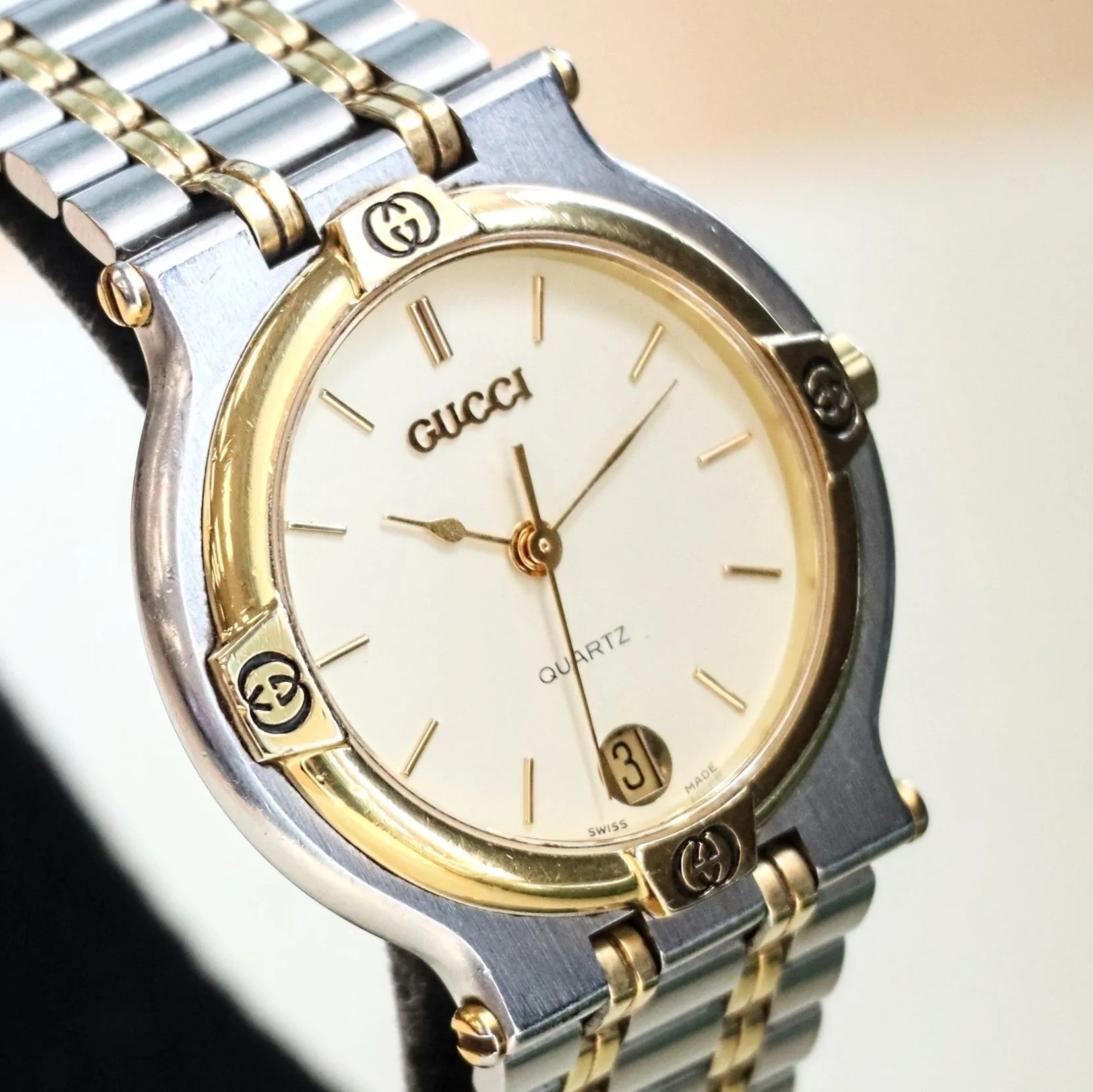 GUCCI 9000M Watch Date Indicator Two-Tone Case & Bracelet Swiss Made Quartz Wristwatch