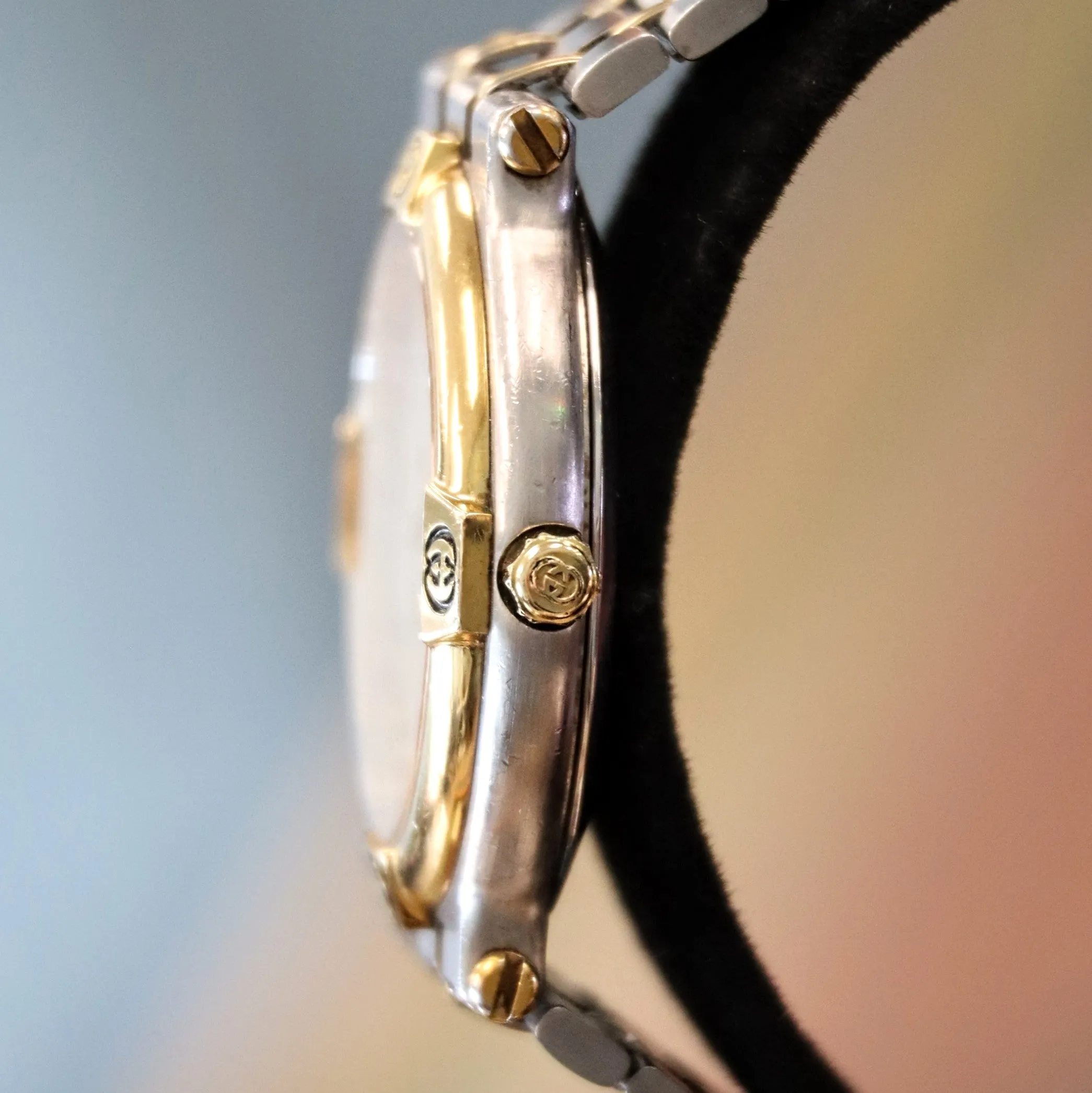 GUCCI 9000M Watch Date Indicator Two-Tone Case & Bracelet Swiss Made Quartz Wristwatch