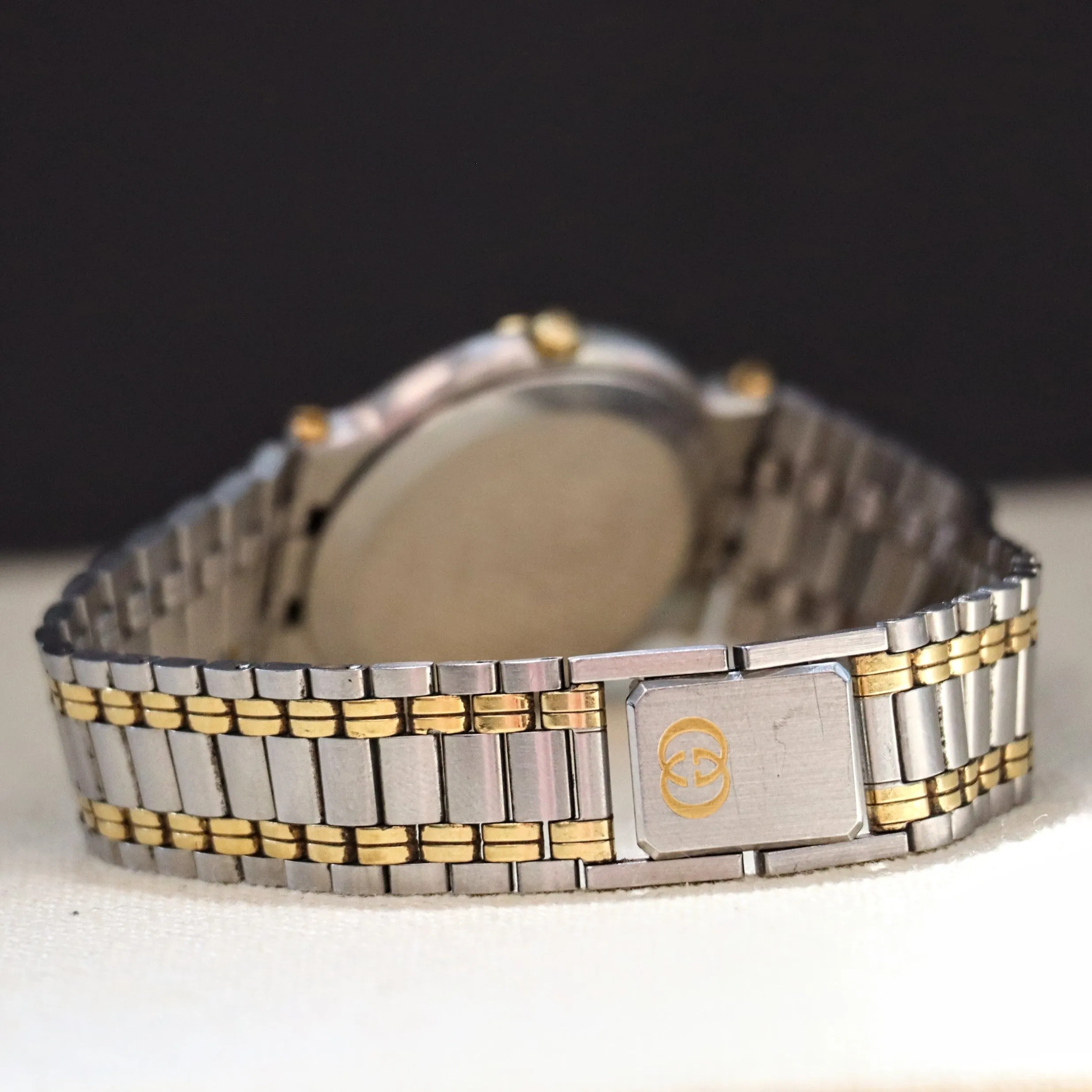 GUCCI 9000M Watch Date Indicator Two-Tone Case & Bracelet Swiss Made Quartz Wristwatch
