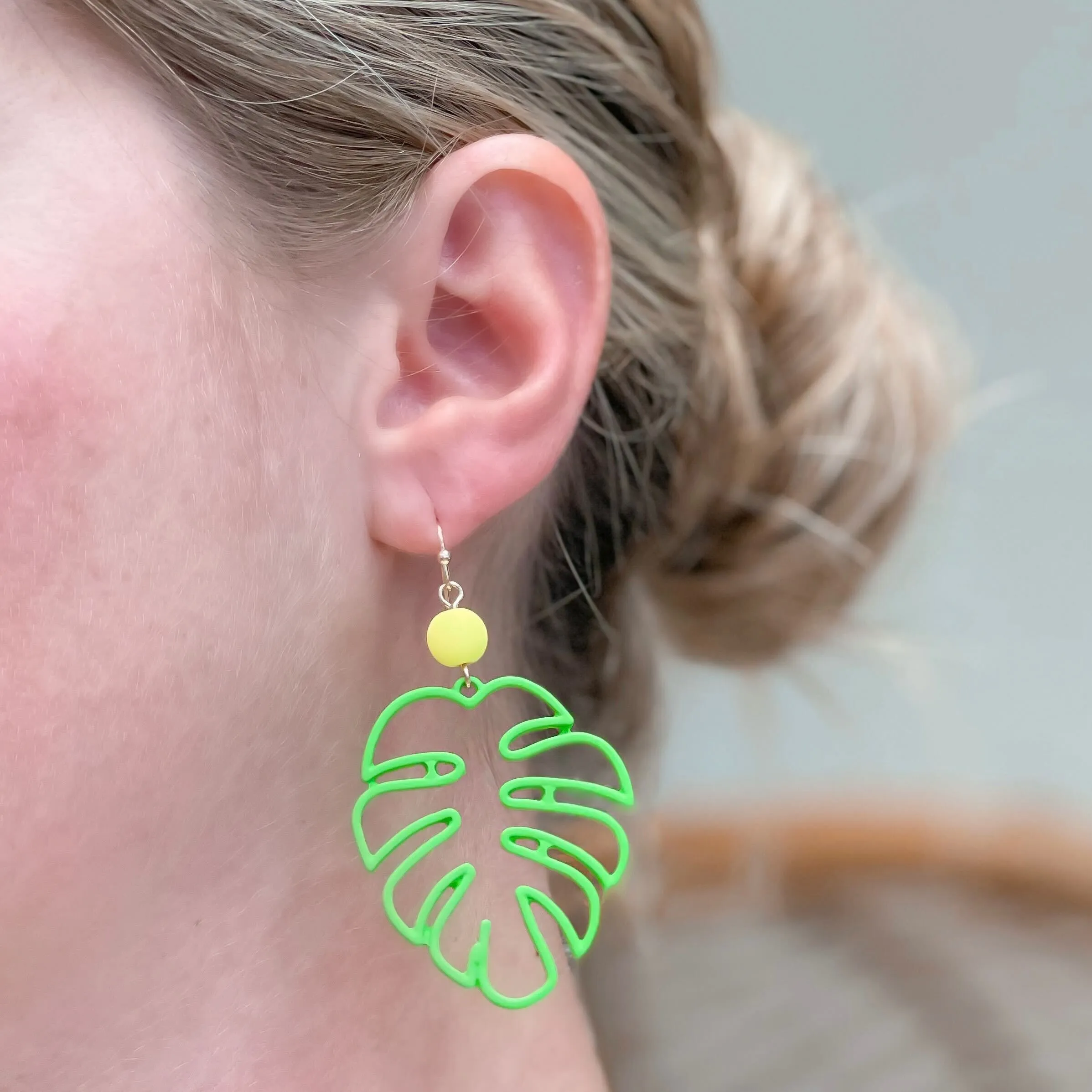 Monstera Color-Coated Outline Dangle Earrings - Green