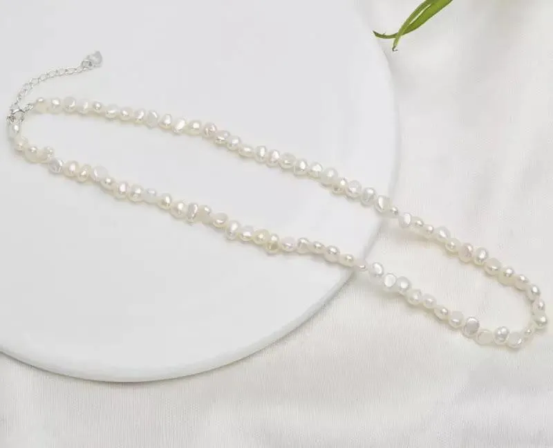 Pearl chocker necklace