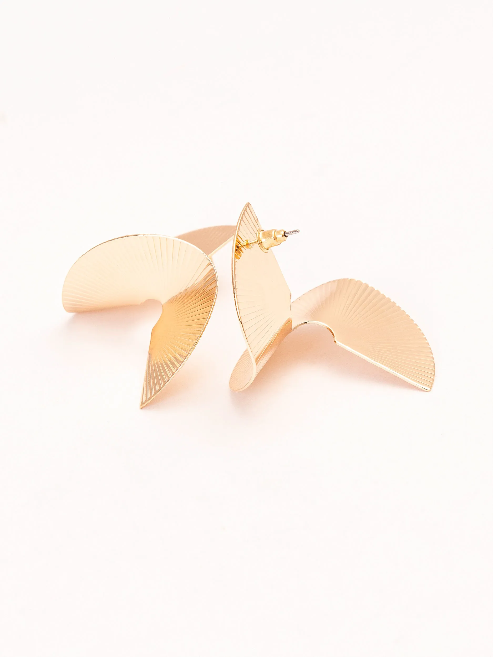Twisted Shell Shape Earrings